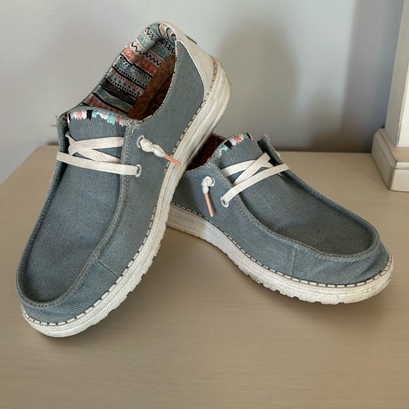 Hey Dude Chambray with Aztec Print. Size 8 - Picture 1 of 10